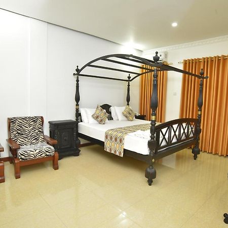 Hotel Queensbury Malabe Kaduwela Kültér fotó