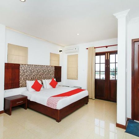 Hotel Queensbury Malabe Kaduwela Kültér fotó