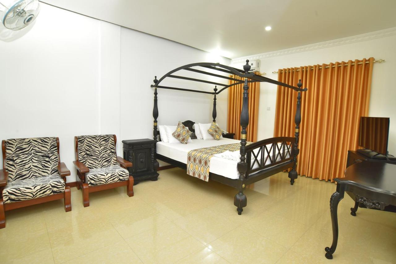 Hotel Queensbury Malabe Kaduwela Kültér fotó