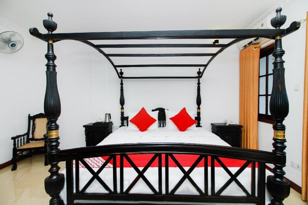 Hotel Queensbury Malabe Kaduwela Kültér fotó